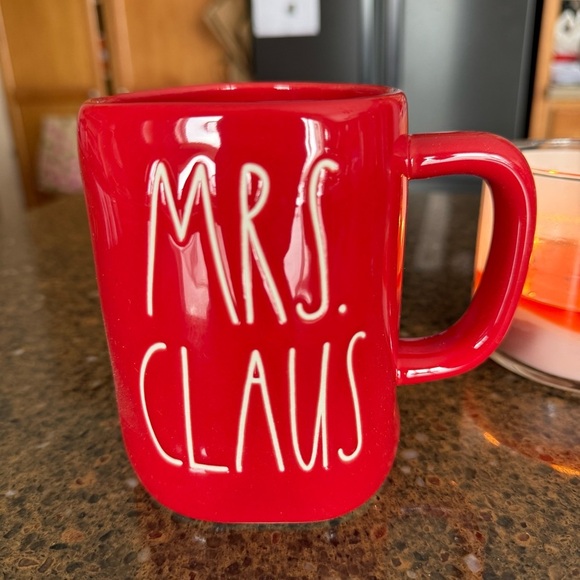 NWOT Rae Dunn Mrs. Claus ceramic coffee mug/cup - Picture 5 of 7